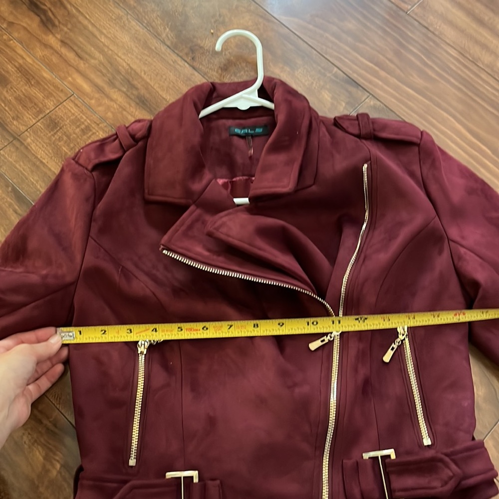 Wine red color cropped jacket - Picture 6 of 7